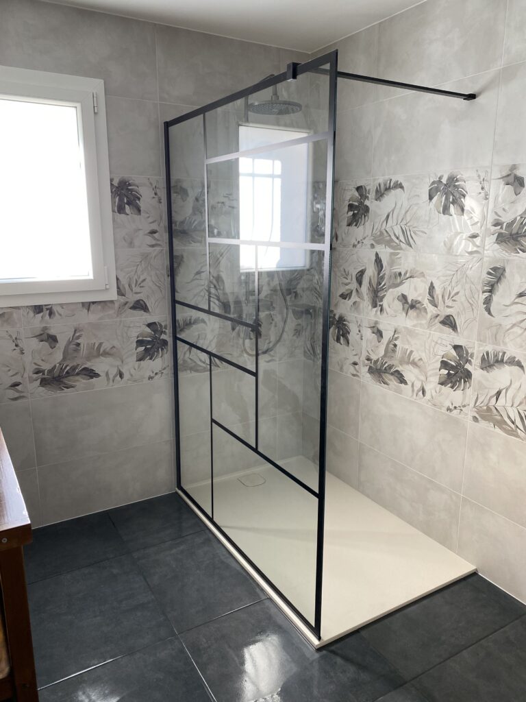 Douche rénovée avec carrelage