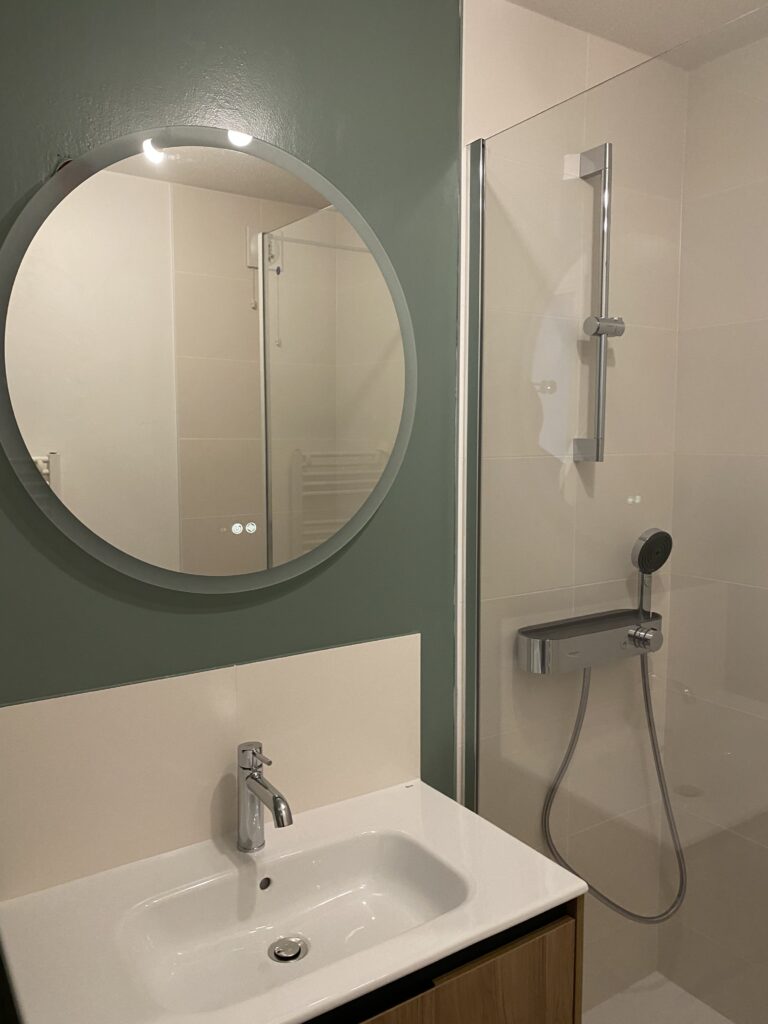 salle de bain et douche